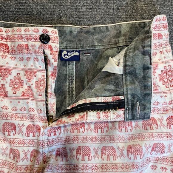 Vintage Caffeine Brand Elephant Geometric Red White Print Shorts Mens 34 Waist - Picture 3 of 8
